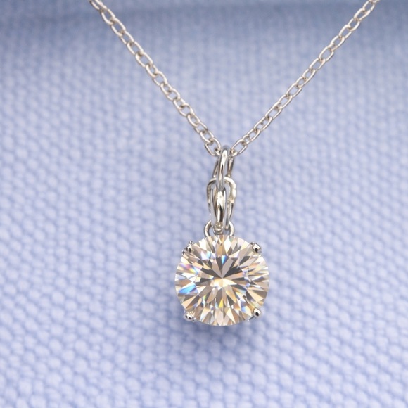 💎 1.00 CT Moissanite Solitaire Necklace – Sterling Silver (D Color) - Picture 3 of 6